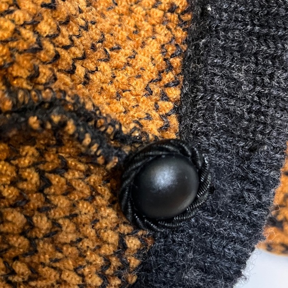 Large Vintage Alfred Sung Chenille \ Wool Cardigan Jacket. Gold and Black. - Picture 7 of 10